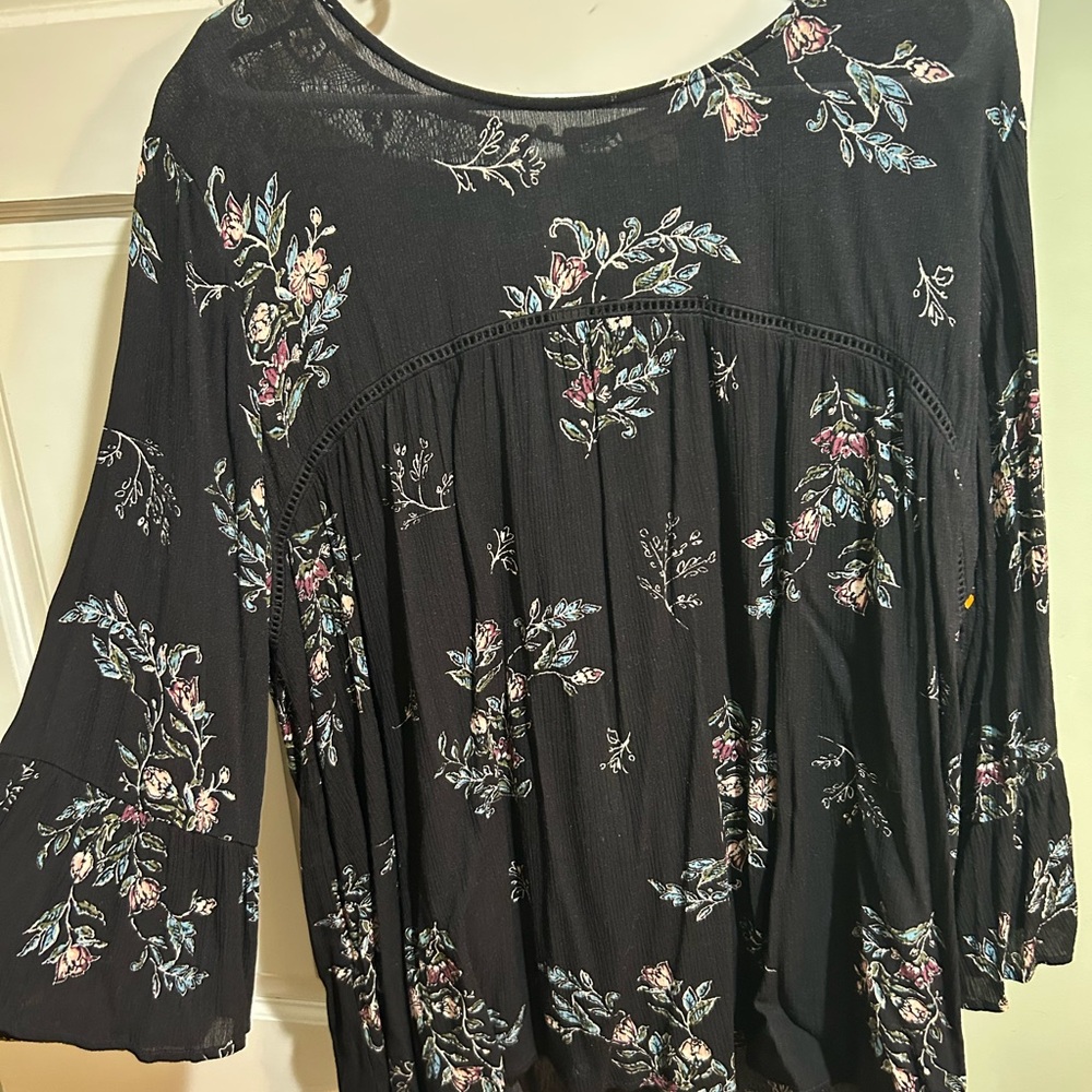 Eyeshadow Floral Black Women's Top